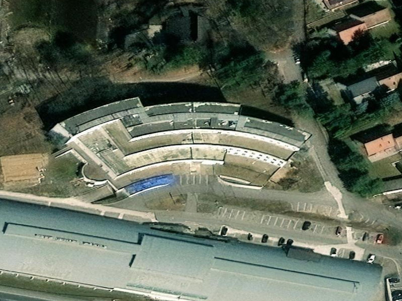 Říčany's Tiered Concrete Crescent