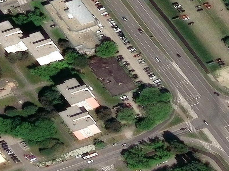 Senec's Asphalt-Topped Midcentury Shell