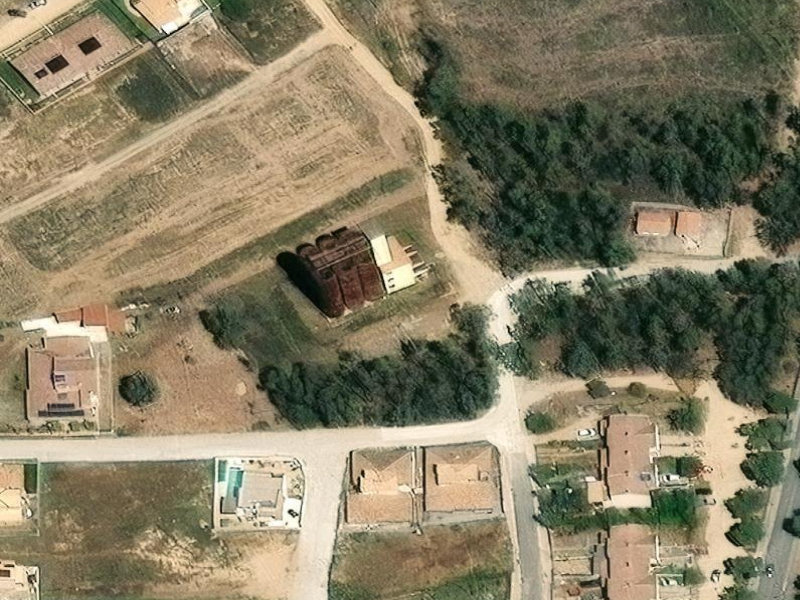 Marmilla's Abandoned Maze: A Tale of Time and Forgotten Architecture in Olia Speciosa, Italy